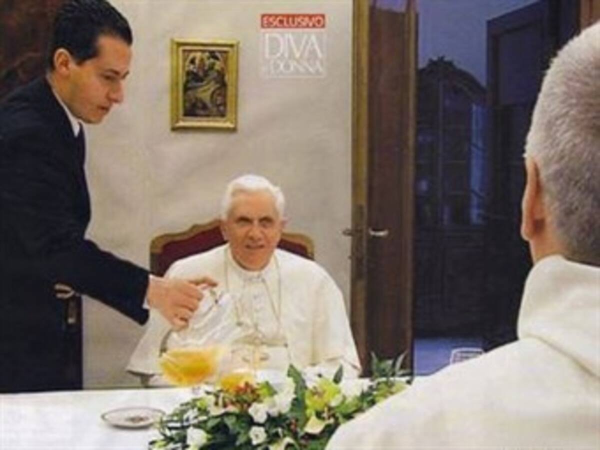 Detienen en el Vaticano al mayordomo del Papa por filtrar documentos confidenciales