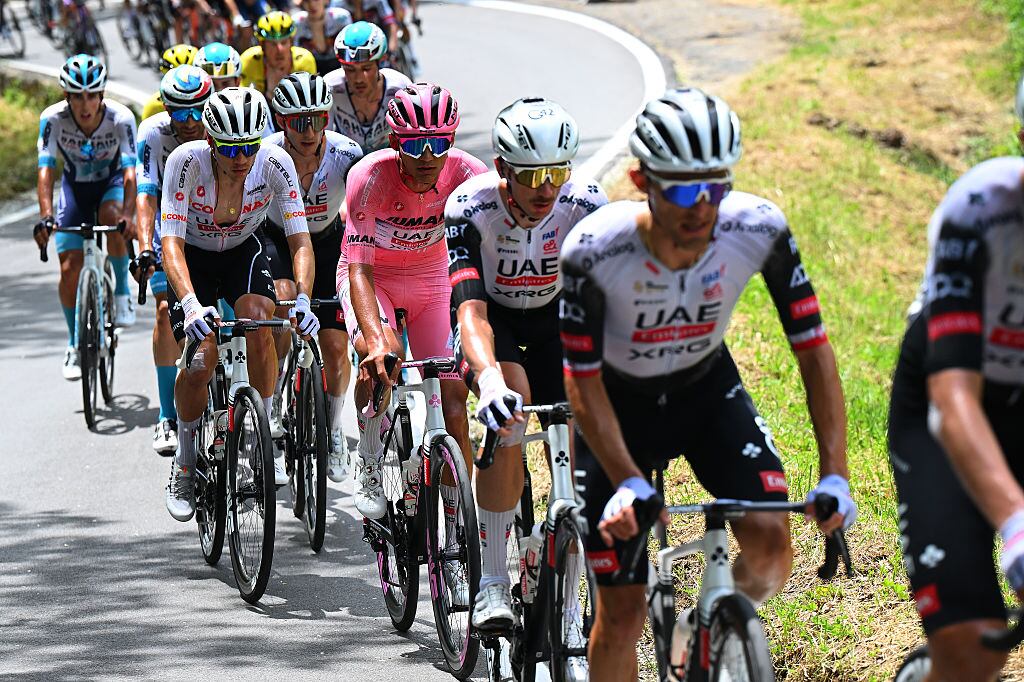 Juan Ayuso se retiró del Giro de Italia / Getty Images