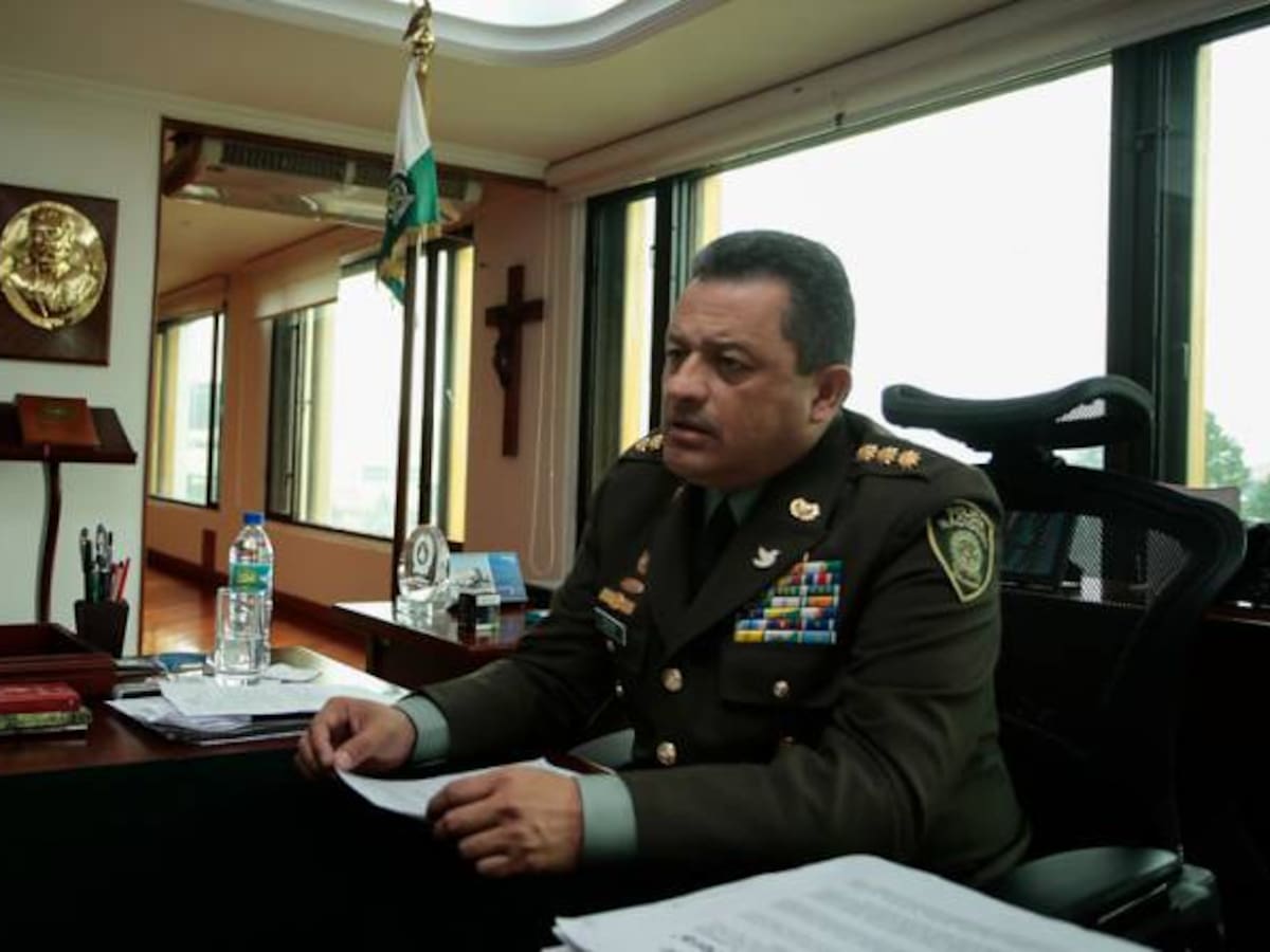 Se aplaza ascenso del director de la Policía
