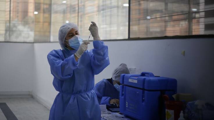 “Hay 35 millones de dosis aplicadas y solo nos han pagado el 25% de esas dosis”