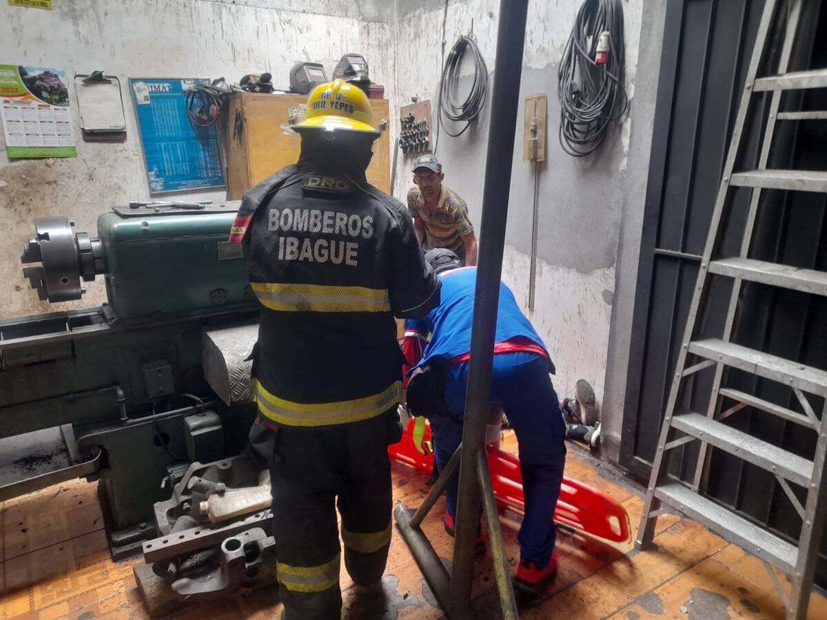 Un hombre sufre graves lesiones tras recibir descarga eléctrica en Ibagué