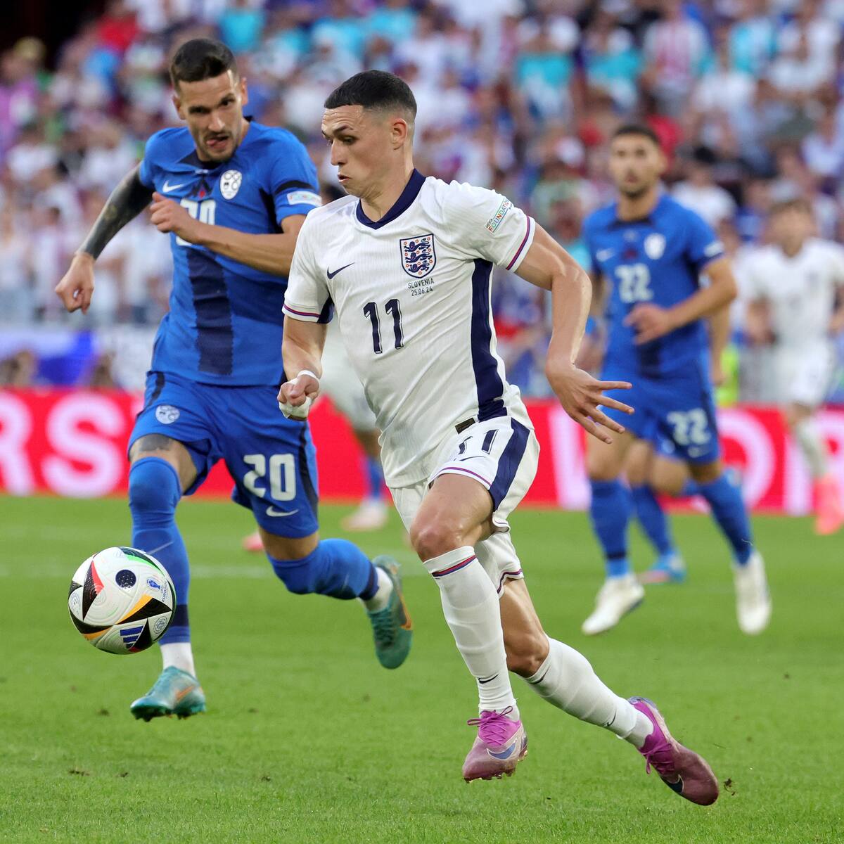 Inglaterra no pudo con Eslovenia, pero se mantuvo en el liderato del Grupo C