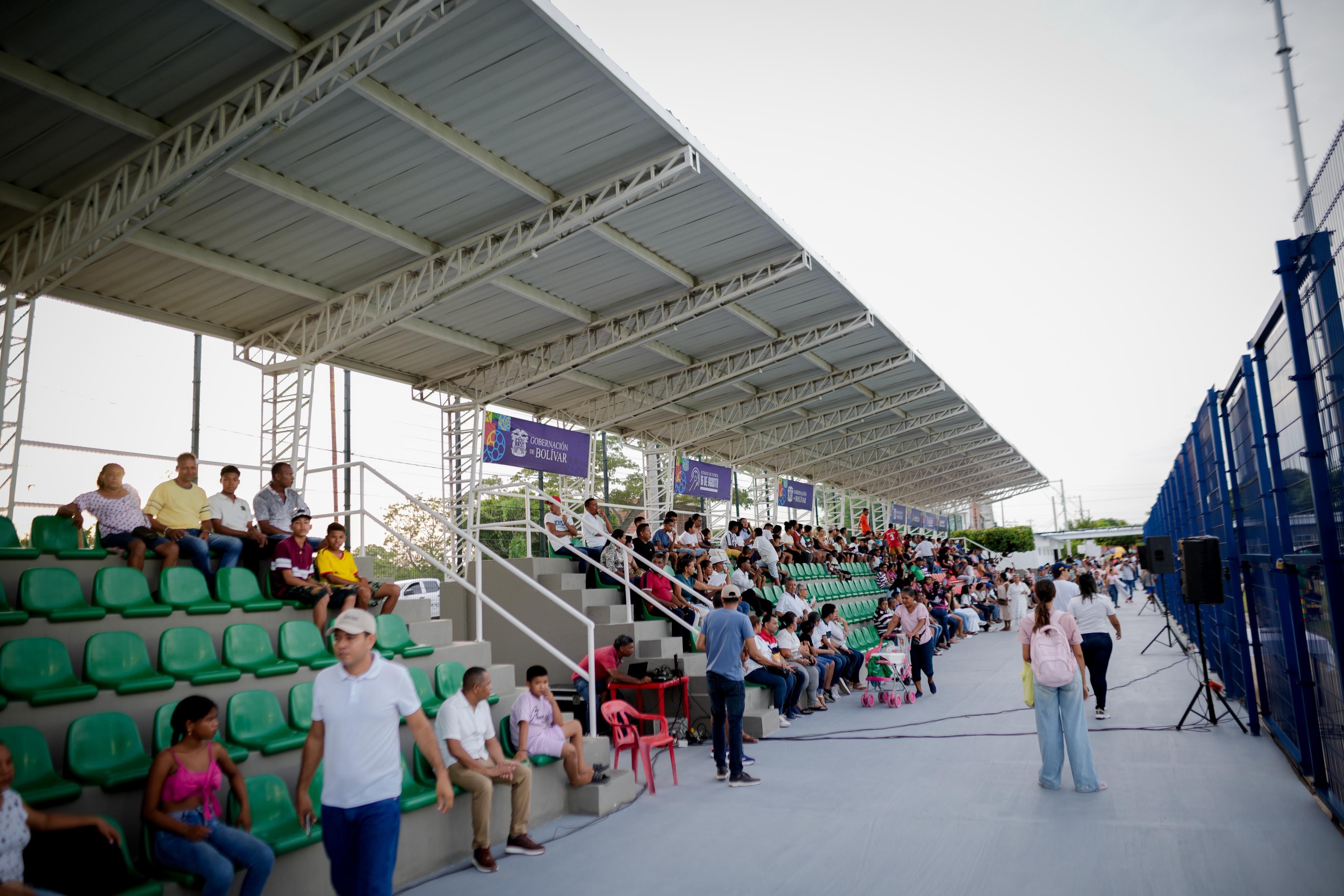 Prometido y cumplido: Gobernador Yamil Arana entregó el nuevo estadio de fútbol en Talaigua