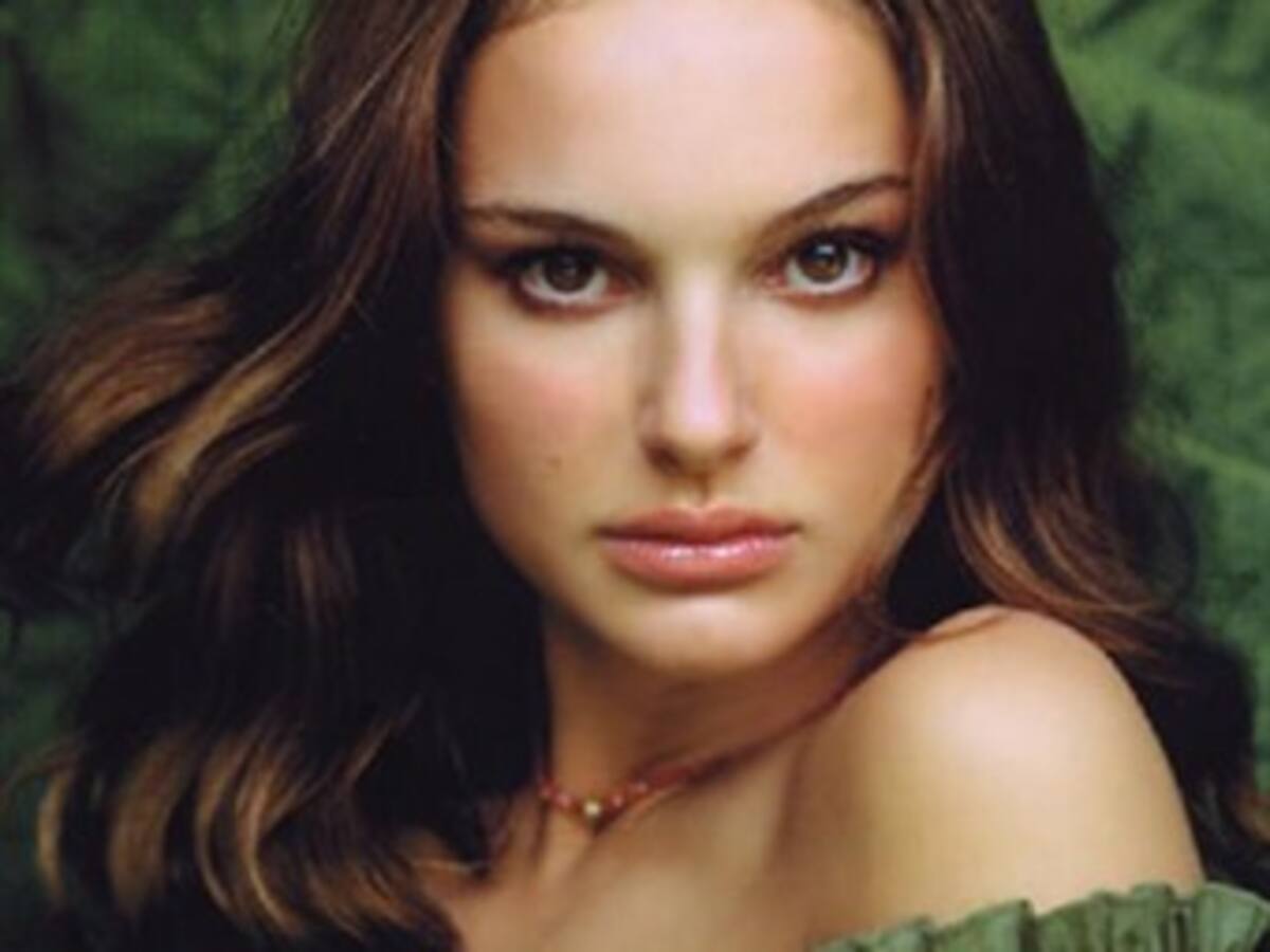Actriz Natalie Portman está comprometida y embarazada, según revista People