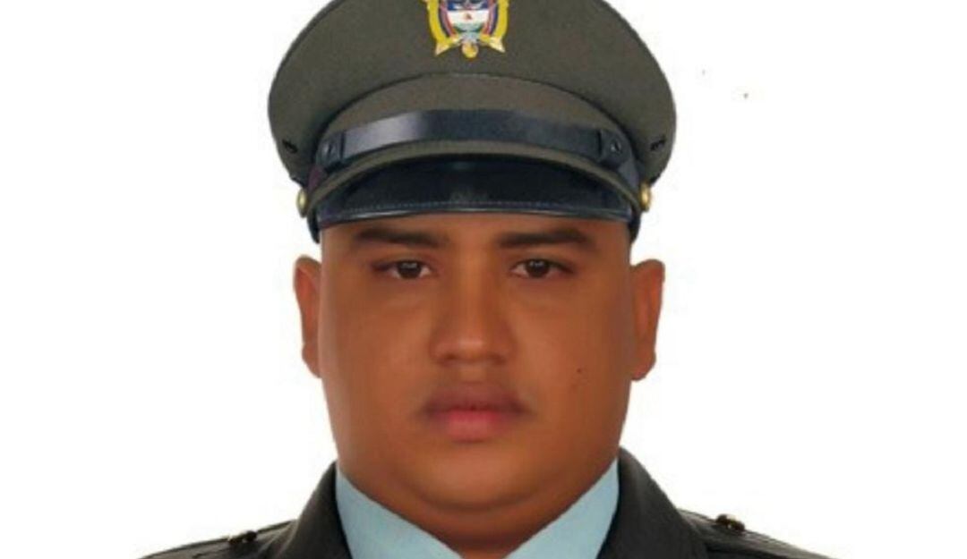 El hecho se presentó cuando el uniformado se disponía a entregar su arma de dotación