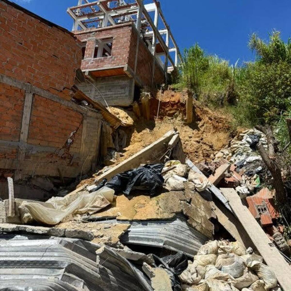 Autoridades monitorean con drones un deslizamiento activo en el corregimiento San Cristóbal