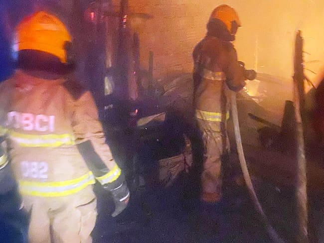 Dos heridos y cinco viviendas afectadas por incendio en invasión de Cartagena