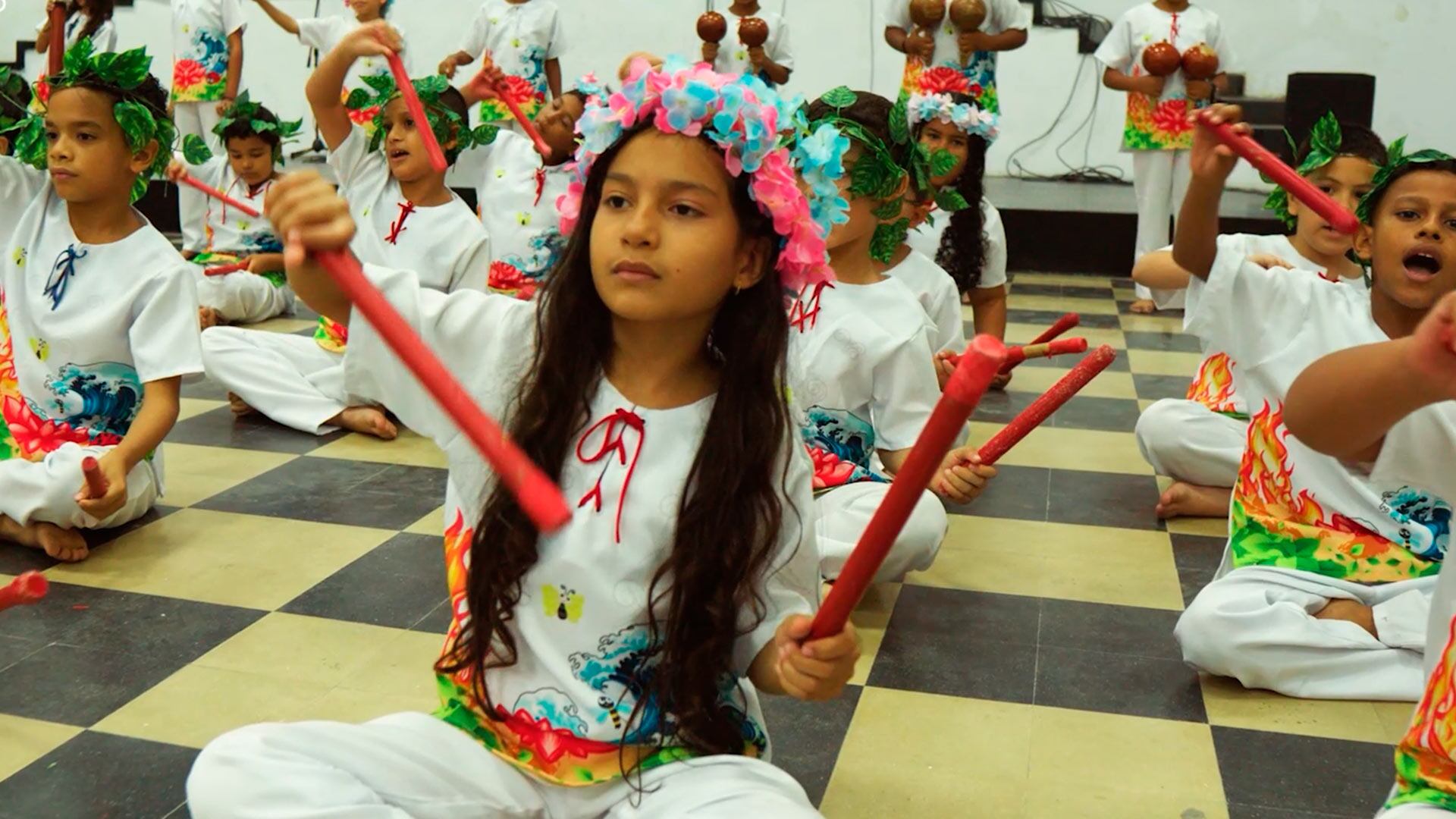 La formación en habilidades artísticas, deportivas y tecnológicas más allá del aula de clase comienza una vez los docentes detectan las aptitudes de cada estudiante. | Foto: Caracol Radio