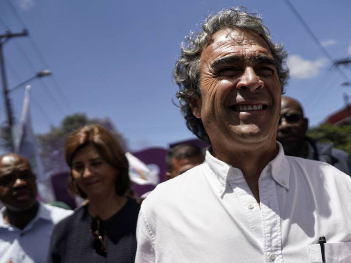 “Desorden, incertidumbre y confusión por todo lado”: Fajardo critica Gobierno Petro