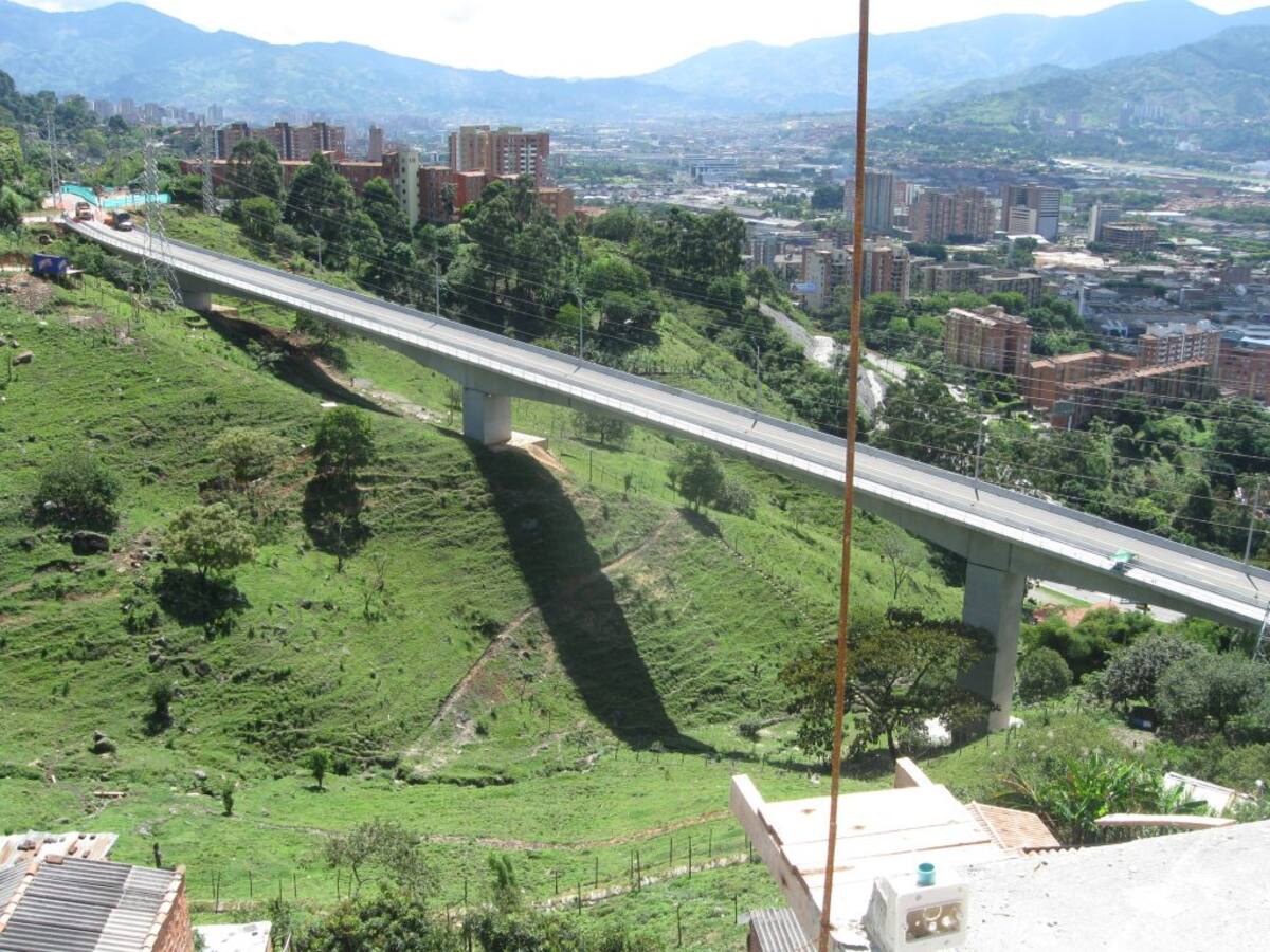 Denuncian nuevo loteo de predios y venta ilegal en el puente de La Asomadera