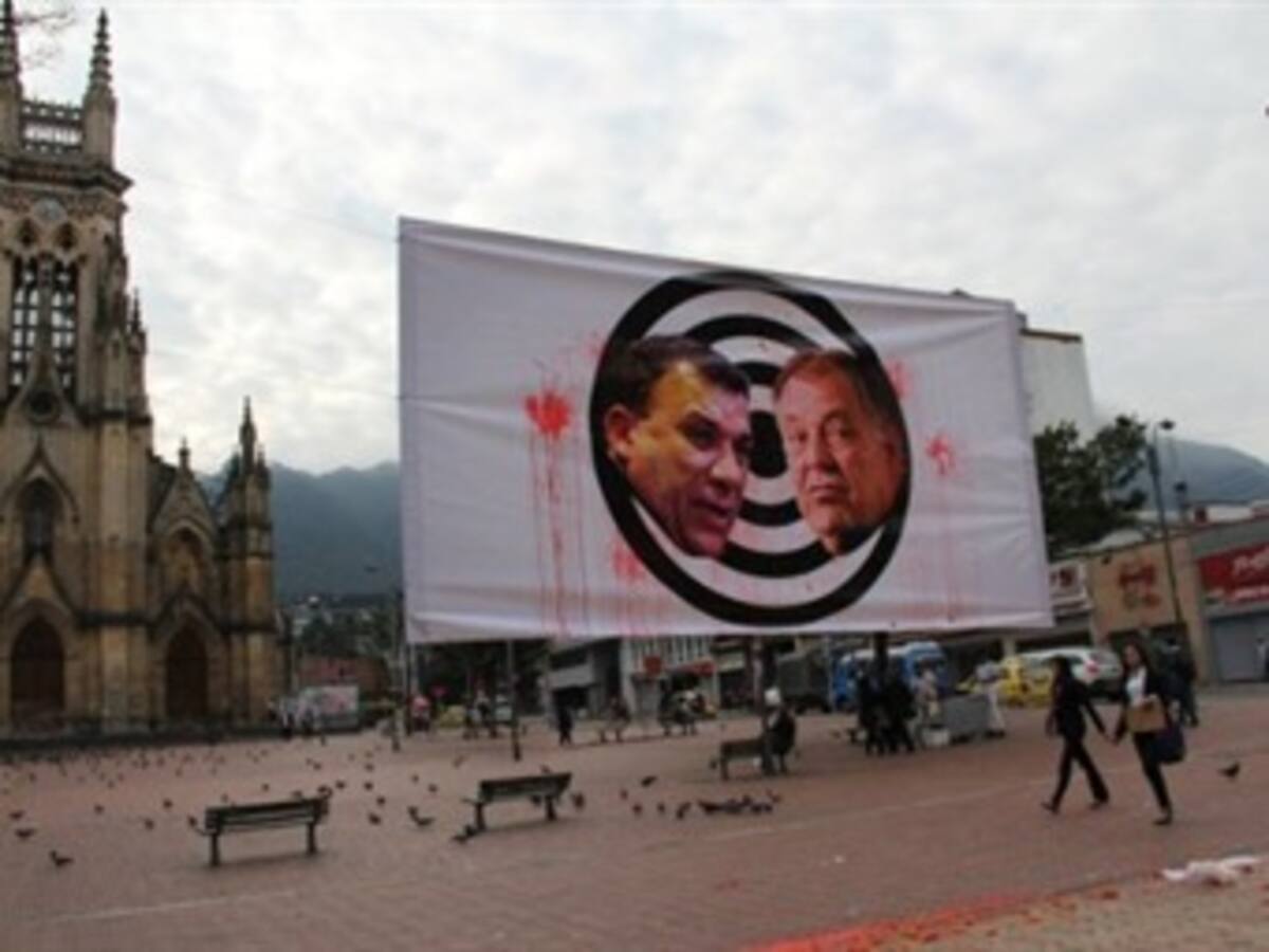 Con ‘tomatina’ le piden al procurador “que regrese a la Edad Media"