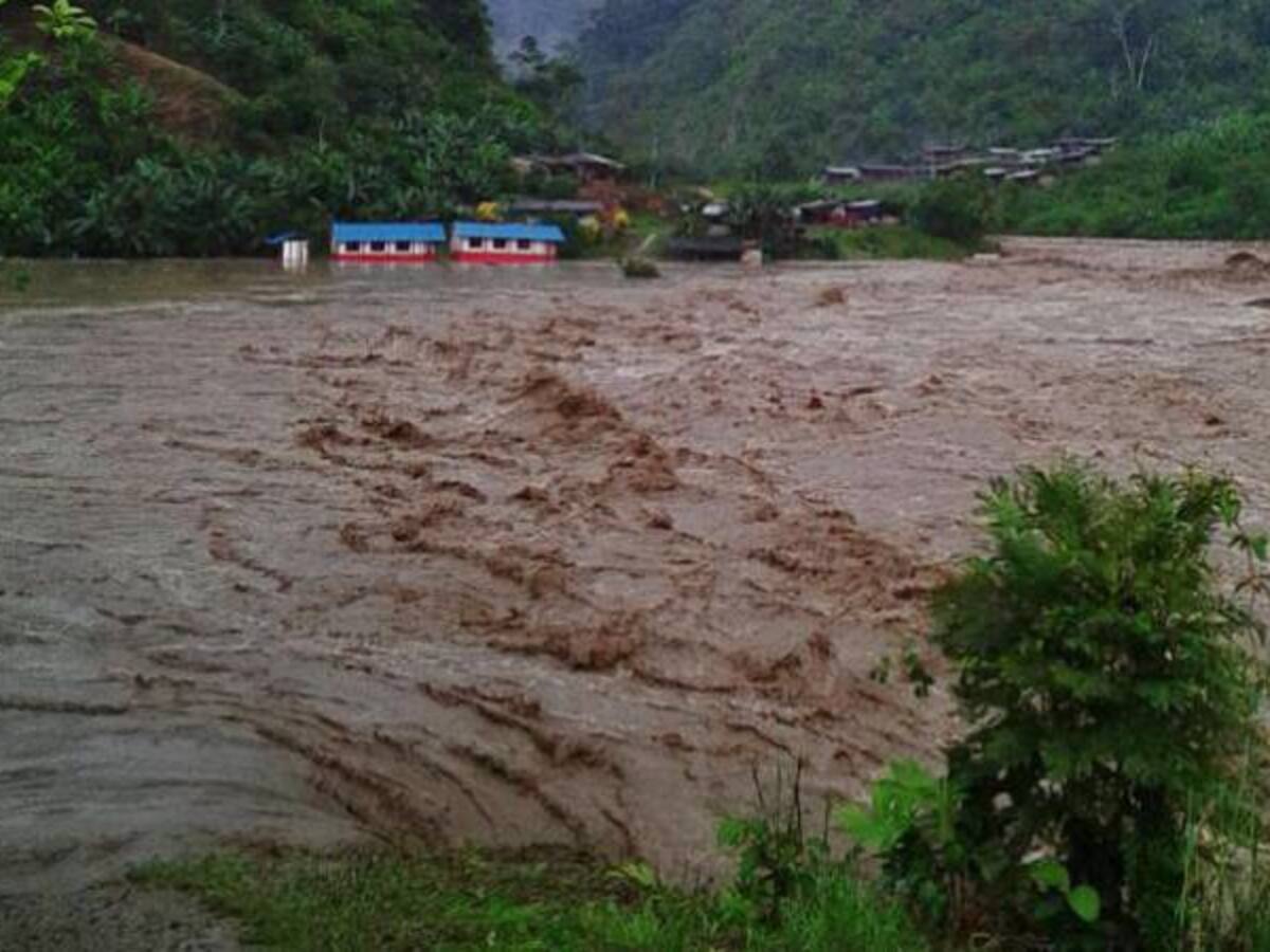 5 familias afectadas por lluvias, 4 personas rescatadas de un río