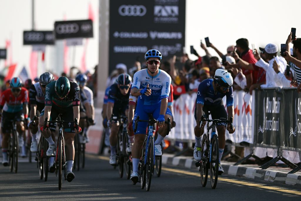 Dylan Groenewegen se impuso en el sprint final de la etapa 5 del Tour de los Emiratos árabes Unidos (Photo by Dario Belingheri/Getty Images)