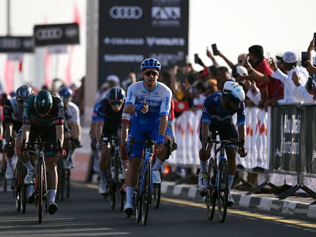 Dylan Groenewegen se impuso en el sprint final de la etapa 5 del Tour de los Emiratos árabes Unidos (Photo by Dario Belingheri/Getty Images)