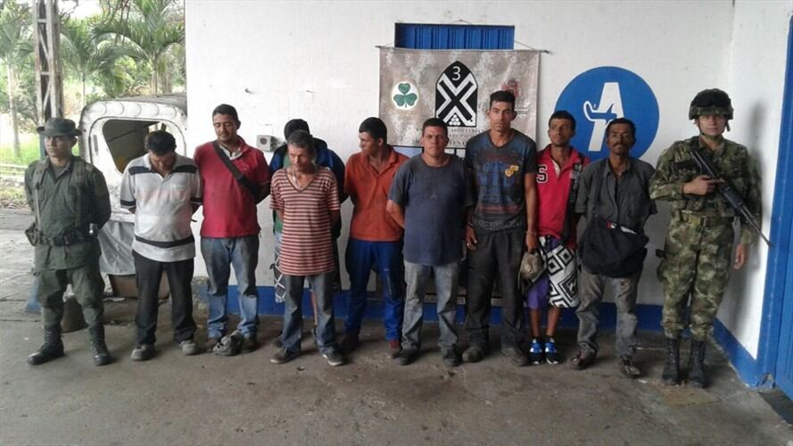 En el desarrollo de una ofensiva contra la minería ilegal, fueron capturadas 11 personas vinculadas con la extracción ilícita de recursos minerales. Foto: Ejército Nacional