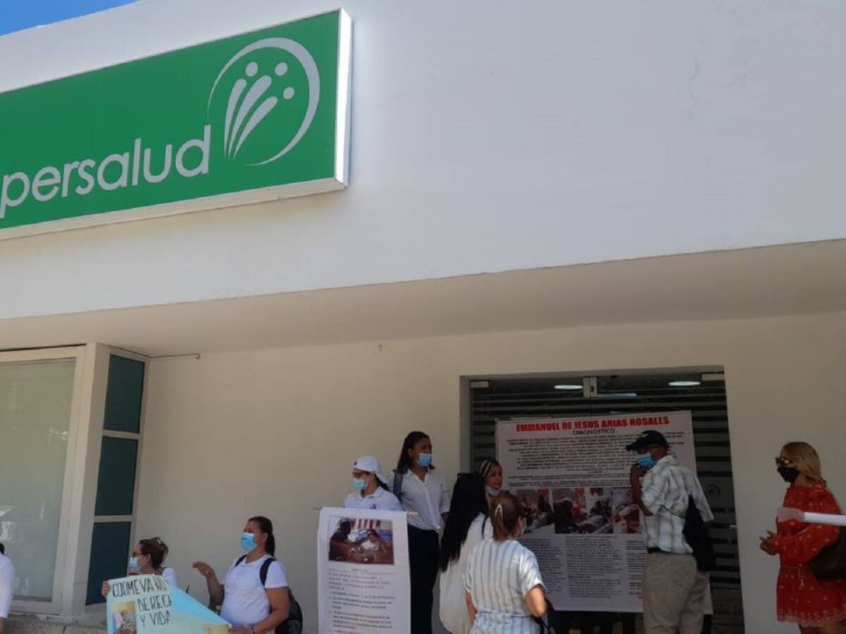 Plantón en Supersalud por falta de servicio de Coomeva