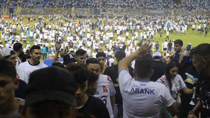 Estampida en estadio de El Salvador: ¿en qué falló la logística del evento?