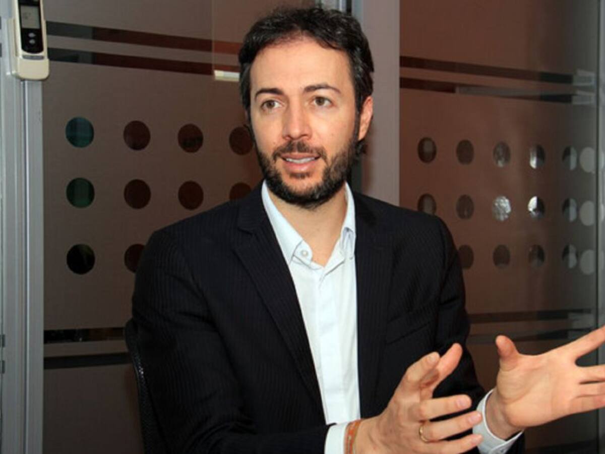 Procuraduría suspende a Daniel Quintero por presunta participación política