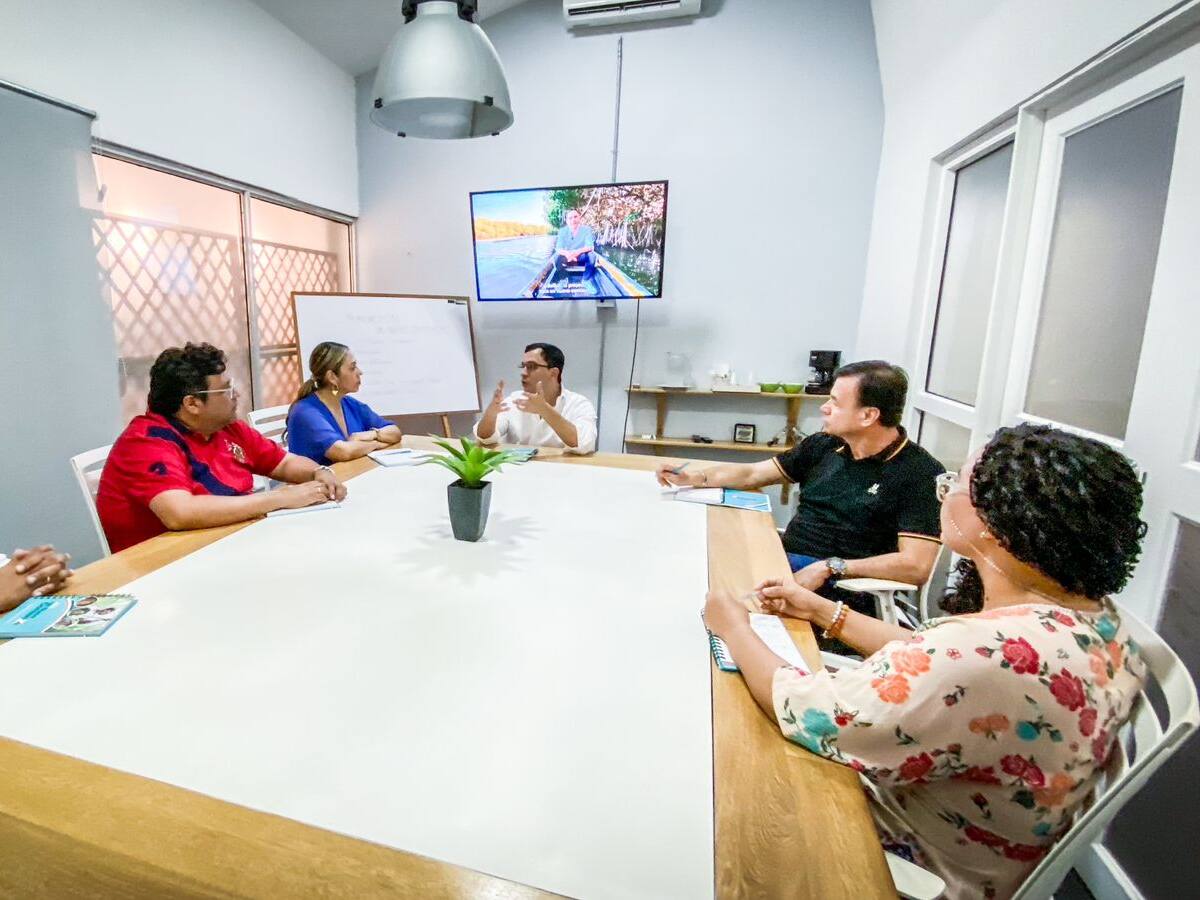 Zaith Adechine presentó equipo de trabajo para su proyecto a la gobernación