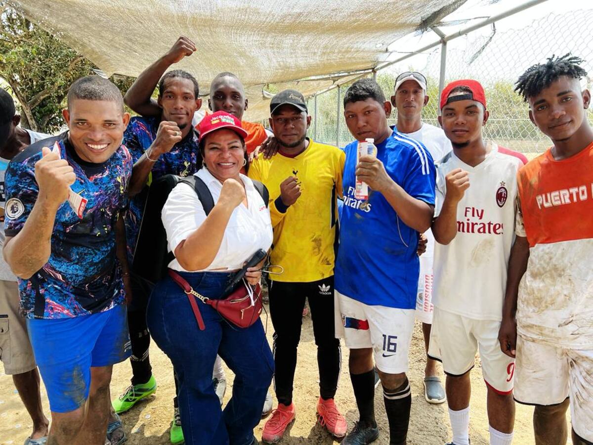 Jacqueline Perea visitó varias poblaciones y continúa campaña por la Alcaldía