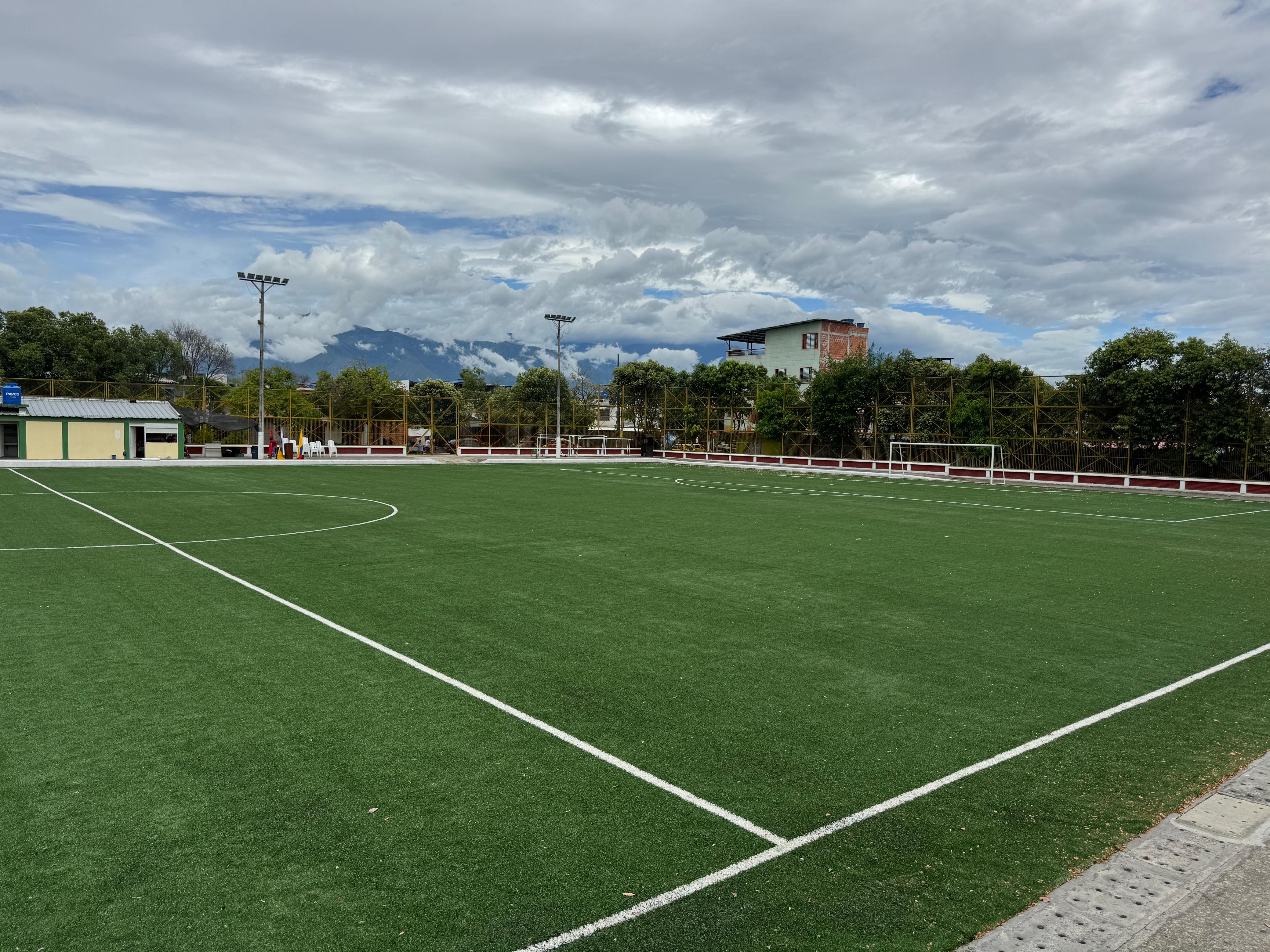 La recuperación de esta cancha hace parte de la inversión de $3.100 millones, provenientes del crédito de $80.000 millones. Foto Alcaldía de Neiva