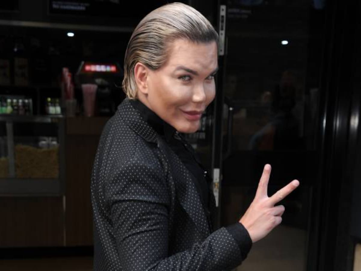 El “Ken humano” se sigue operando
