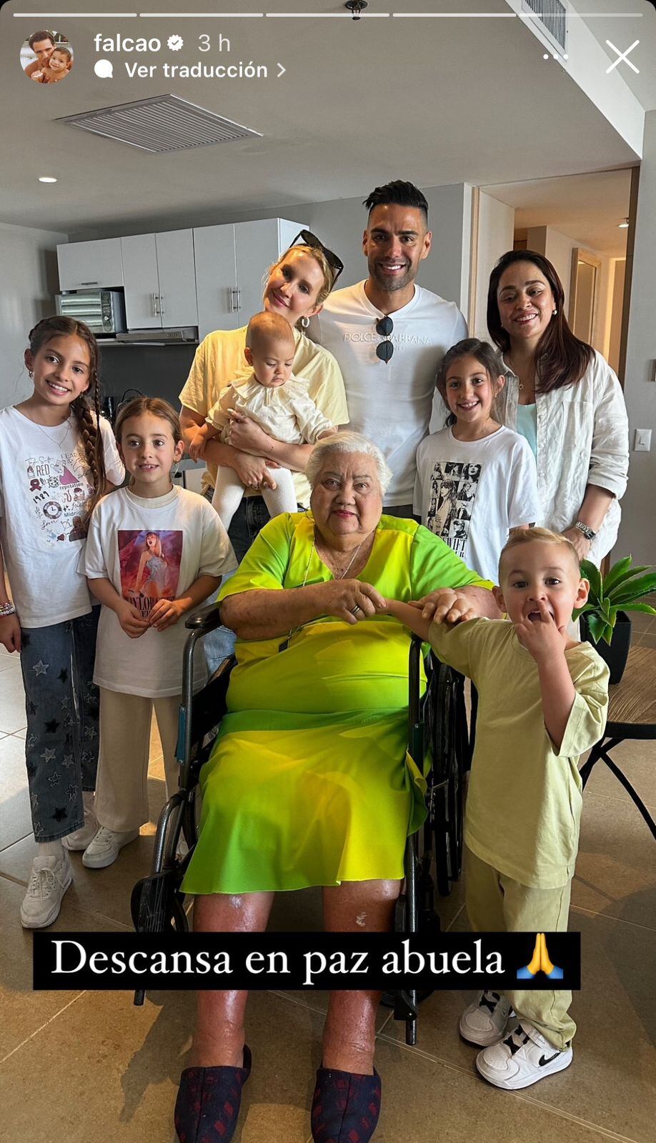 Falcao junto a su esposa e hijos en compañía de su abuela Dennis King / Instagram: Falcao García