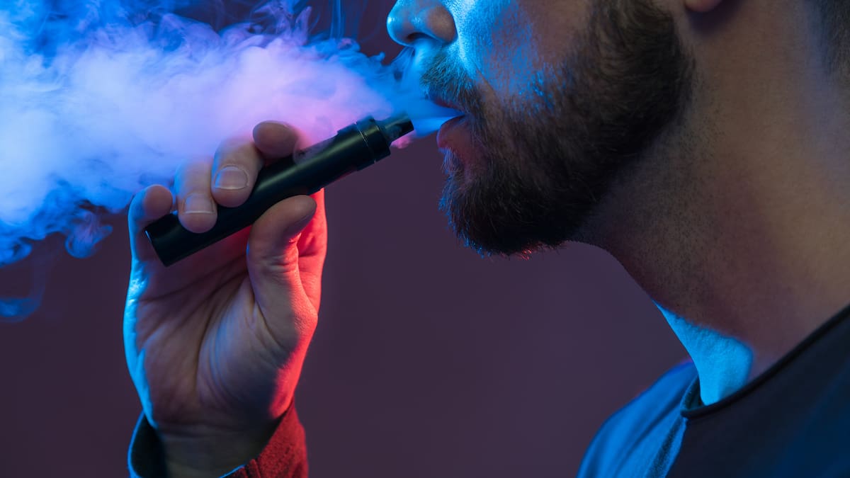 SIC busca prohibir exhibición de vapeadores y cigarrillos en vitrinas y plataformas digitales