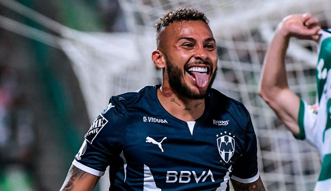 Duván Vergara festeja su anotación ante el Santos Laguna.