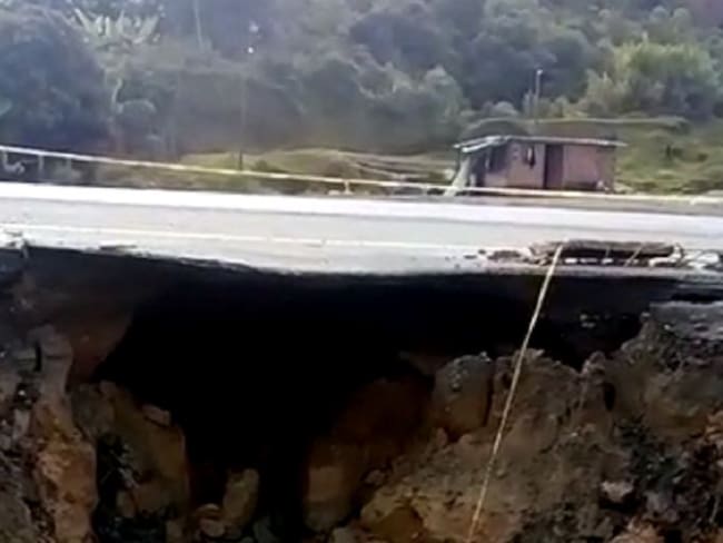Dos vías nacionales en Antioquia tienen paso a un carril