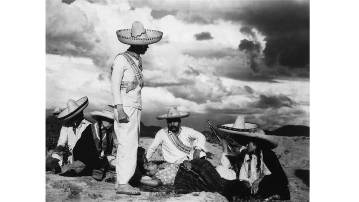 "Under the Mexican Sky" presenta aproximadamente 300 piezas, entre ellas secuencias de películas, pinturas, fotografías, bocetos, carteles y documentos de archivo. También pueden verse películas, videos y trabajos fotográficos realizados por artistas contemporáneos. Foto: LACMA.