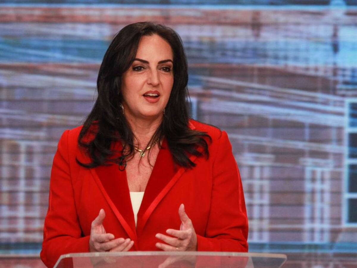 María Fernanda Cabal afirmó que Gustavo Petro ha violado la Constitución