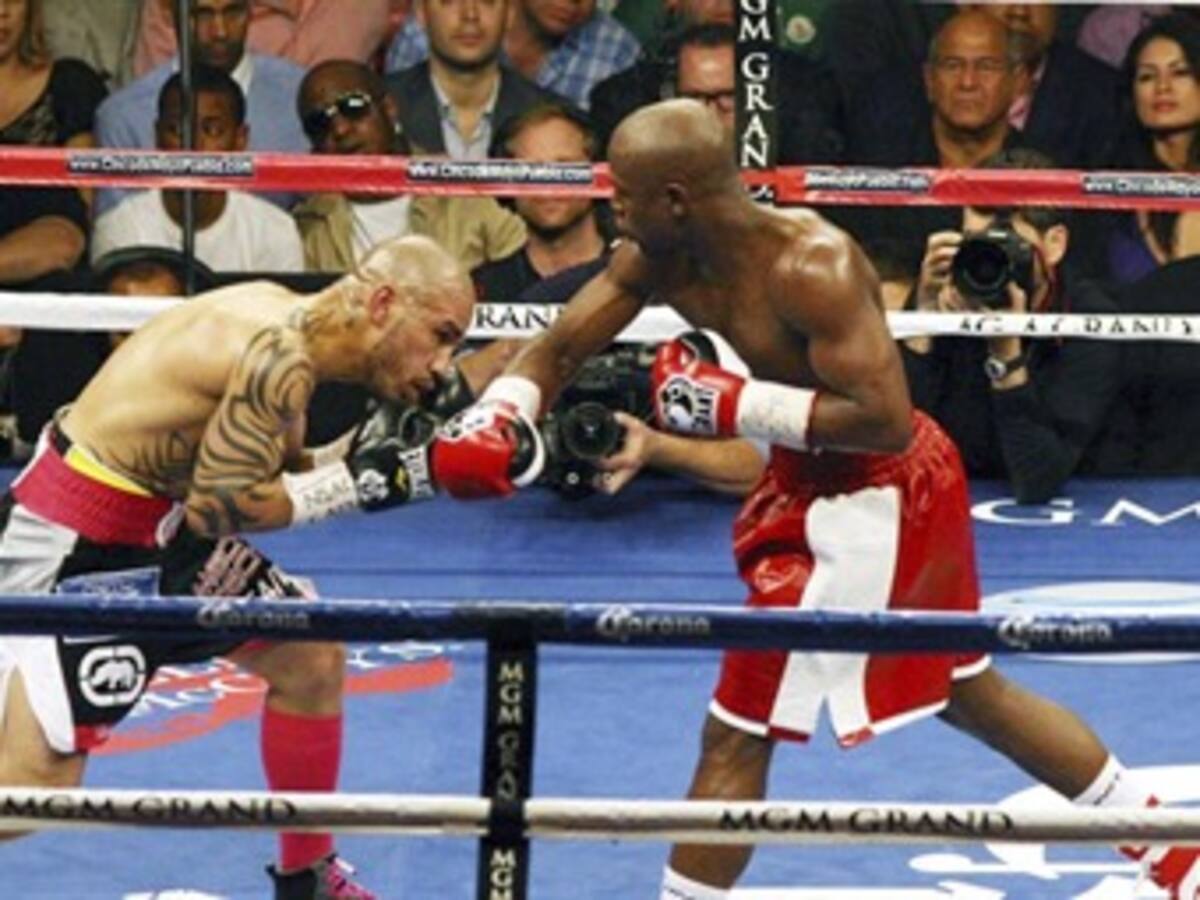 Mayweather Jr vence por decisión unánime a Cotto y es nuevo campeón del mundo