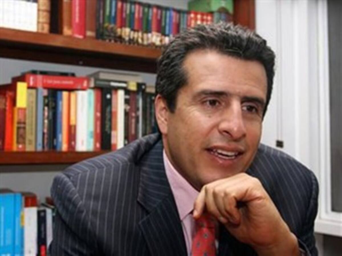 Registraduría pudo haber cometido faltas disciplinarias y administrativas: senador Velasco