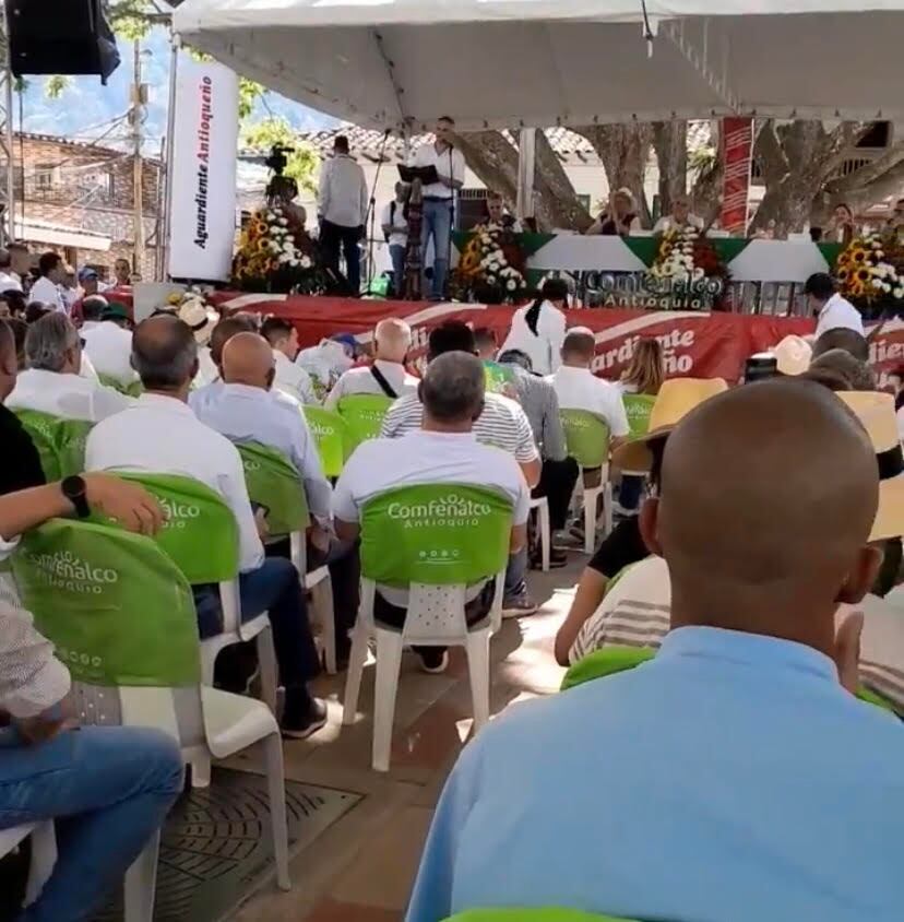 Gobernador de Antioquia, Andrés Julián Rendón, en el Encuentro de Dirigentes del Suroeste Antioqueño. Foto: cortesía.