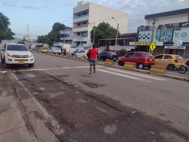 Vecinos de El Refugio en Cartagena piden reductores, puente o semáforo