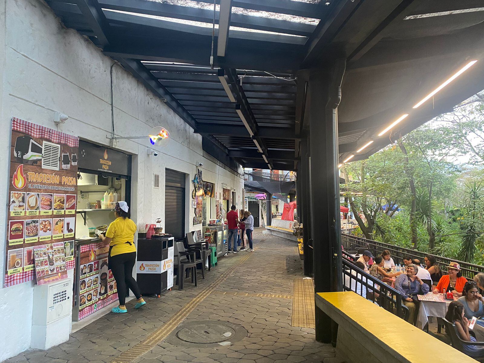 Zona de restaurantes del Pueblito Paisa