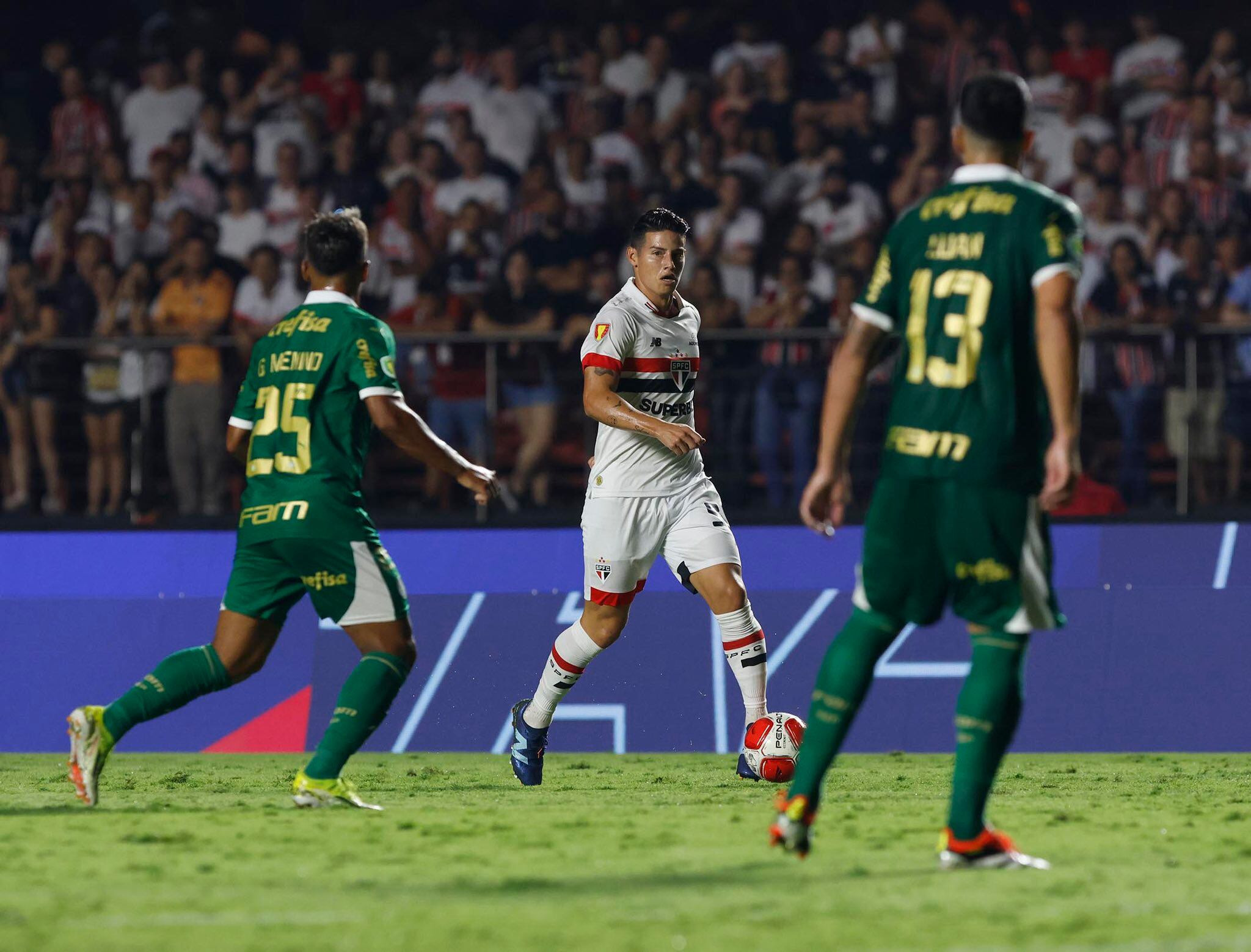 James Rodríguez enfrentando al Palmeiras con Sao Paulo / Twitter: @jamesdrodriguez.