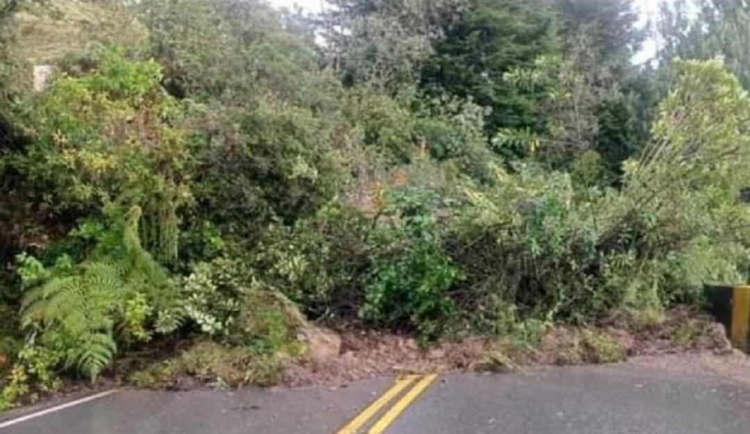 Lluvias generan cierre de vías