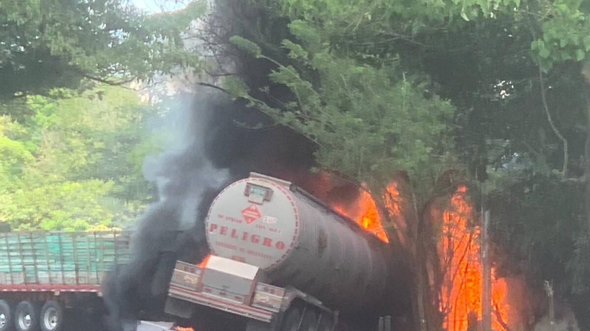 Dos tractomulas chocaron entre sí en la Ruta del Sol