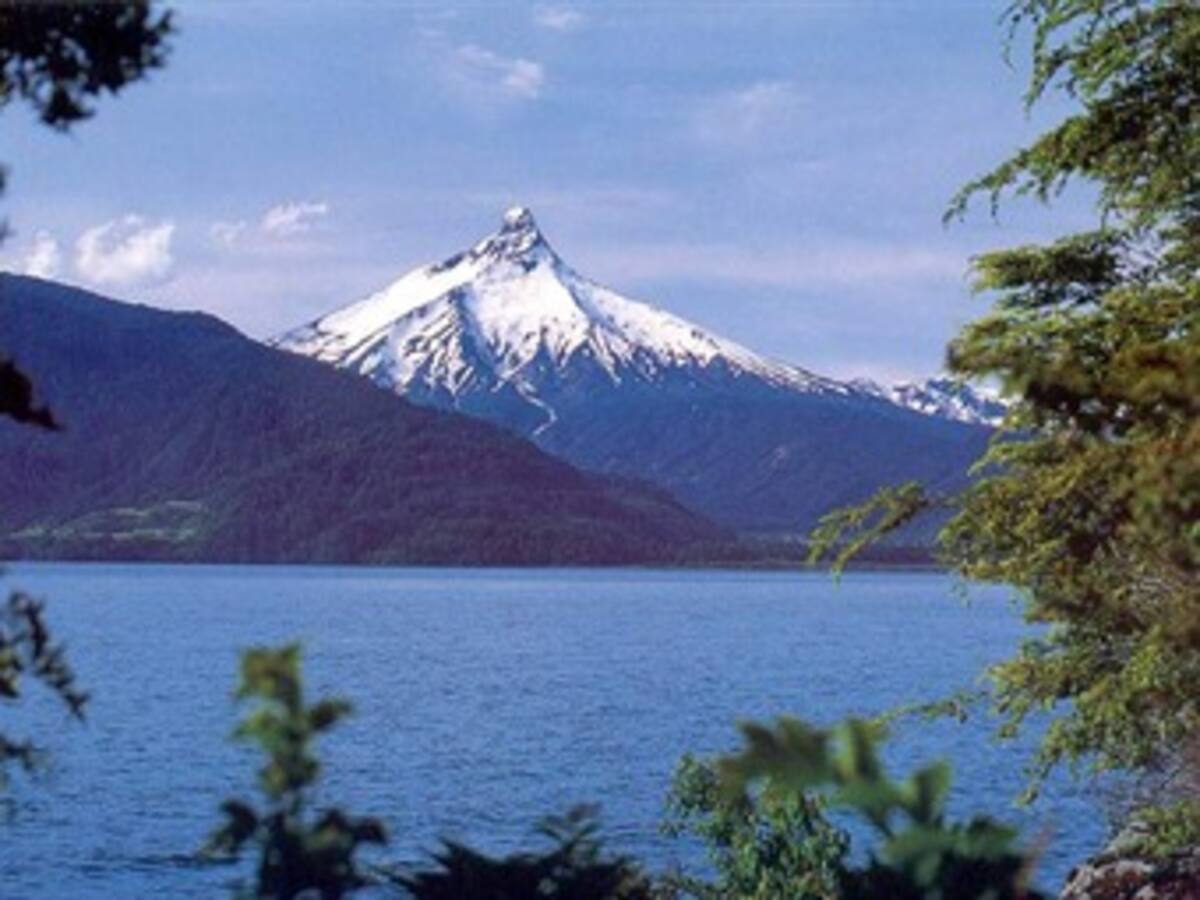 Gobierno chileno decreta 'alerta roja' por eventual erupción de volcán Hudson