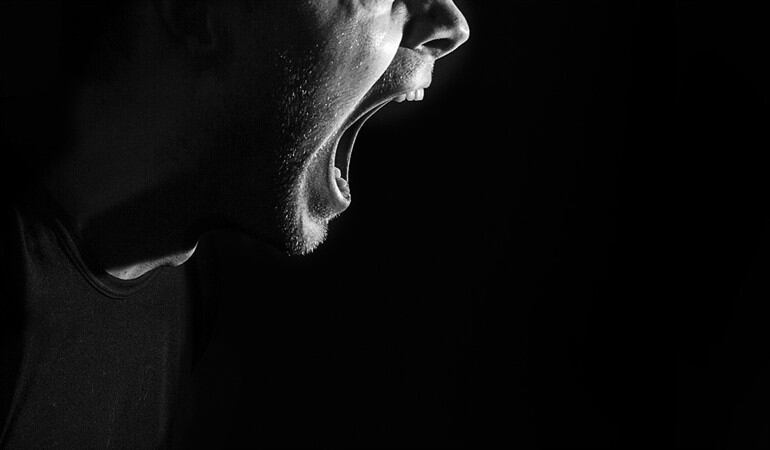 ¿Qué opina de aquellas palabras que inducen a más violencia?. Foto: Getty Images