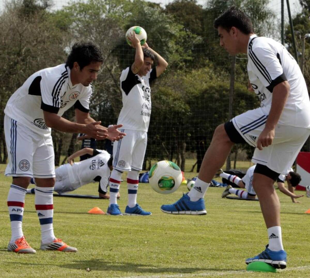 El equipo paraguayo  entrena con miras al partido contra Bolivia el día viernes 6 de septiembre, por las eliminatorias sudamericana para el Mundial Brasil 2014.