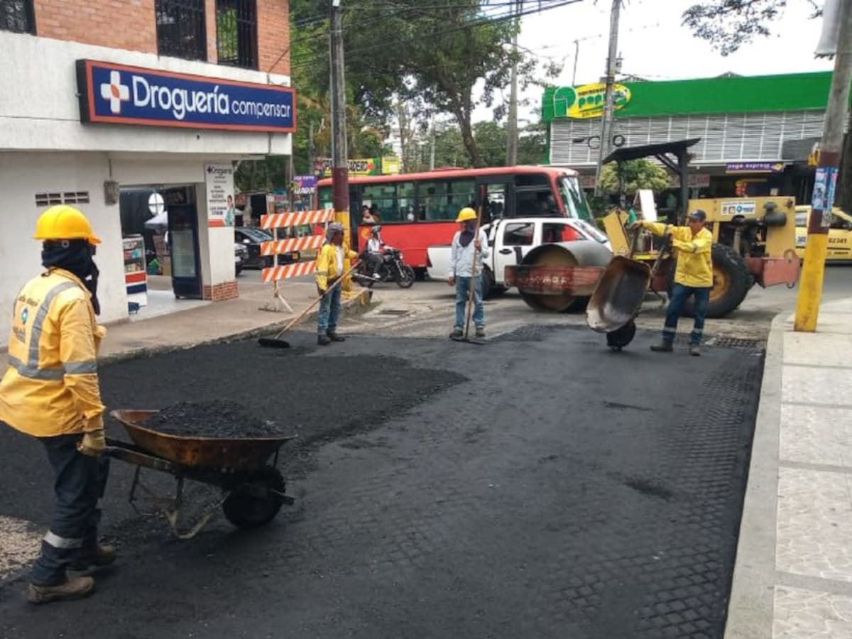 Avanzan labores de recuperación vial en Ibagué