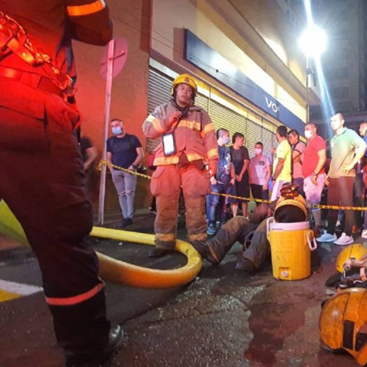 Locales comerciales afectados por incendio en el centro de Cali