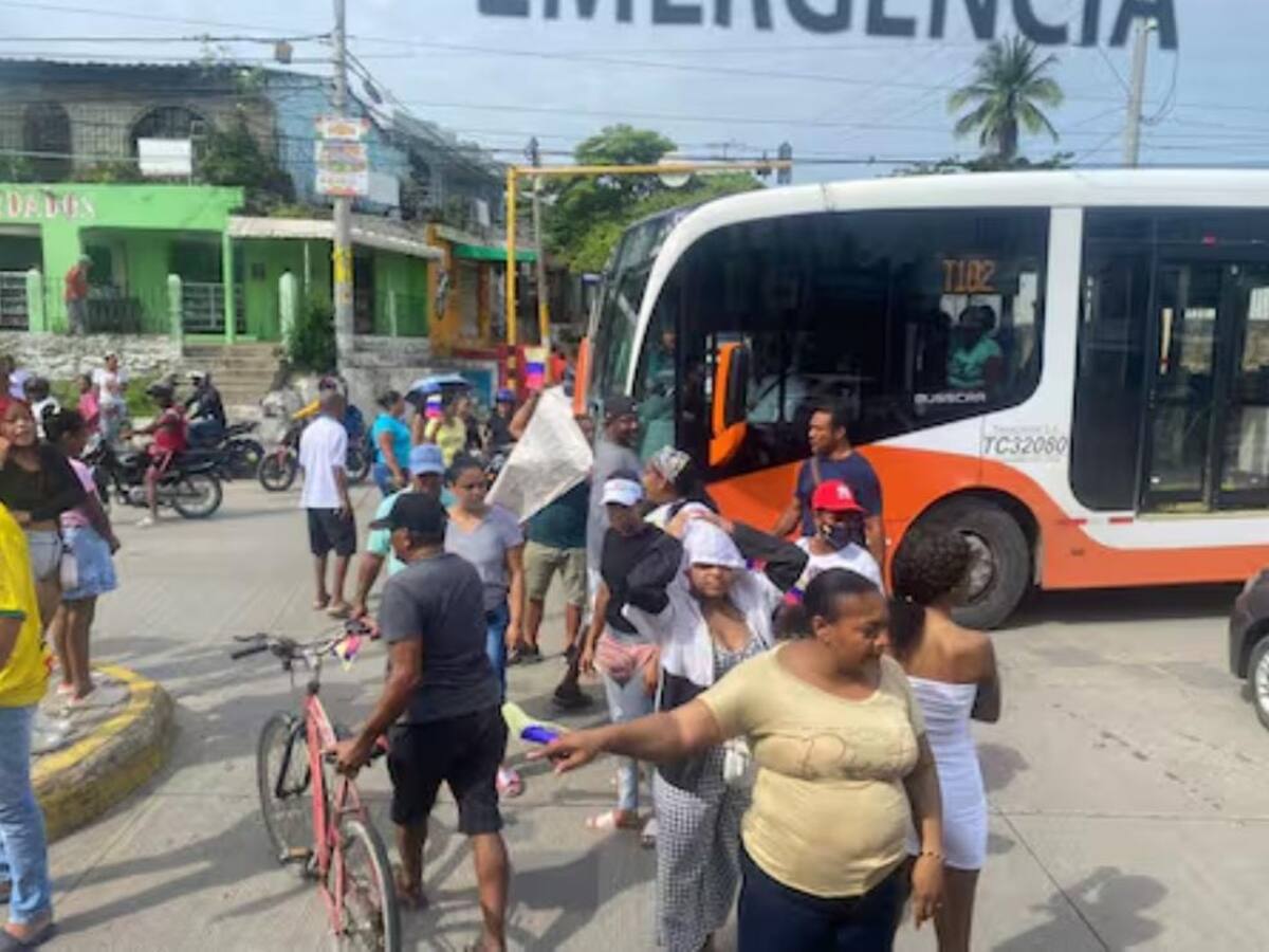 Vecinos de El Líbano bloquearon carril de Transcaribe y generaron caos en la movilidad