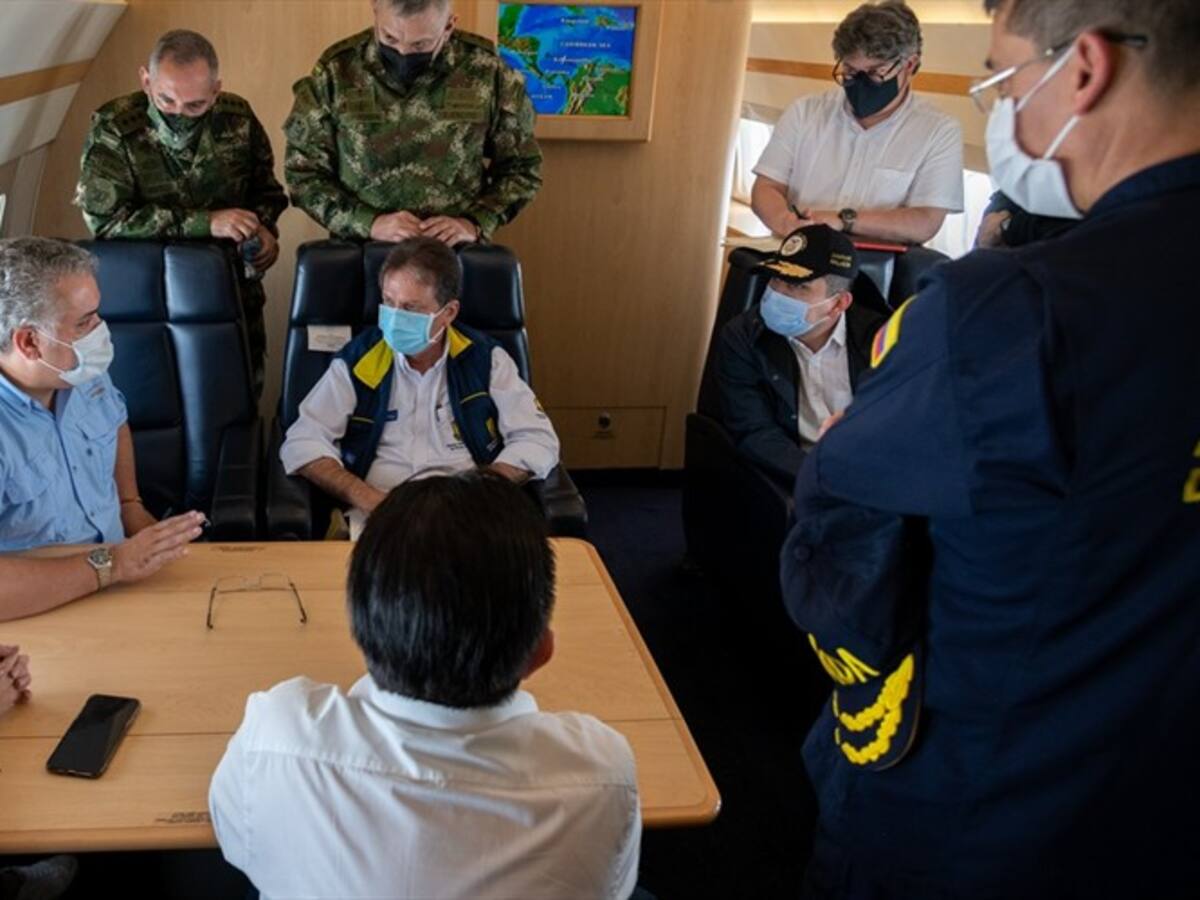 Duque viaja a Providencia en un avión de la Fuerza Aérea, en compañía de su comitiva