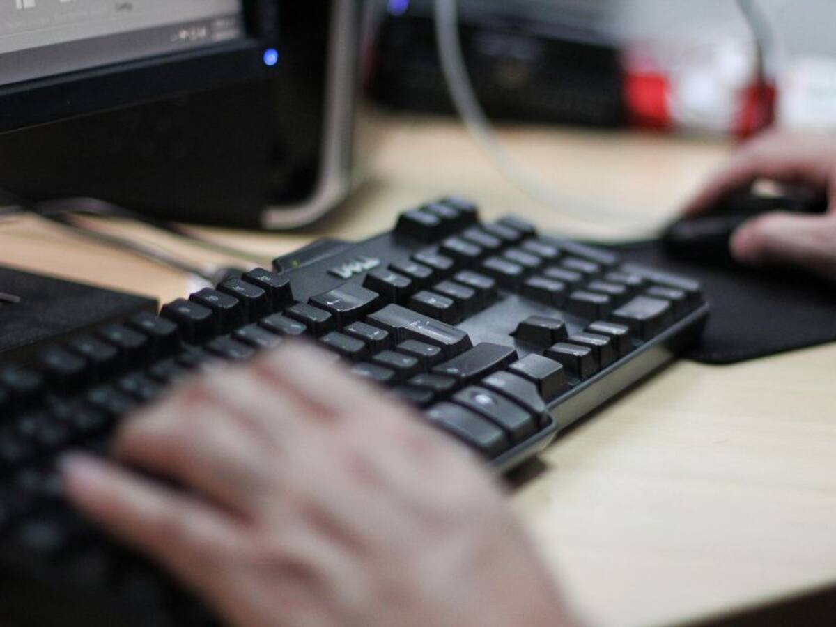 Juez ordenó a la ESAP realizar examen a joven que no tiene computador
