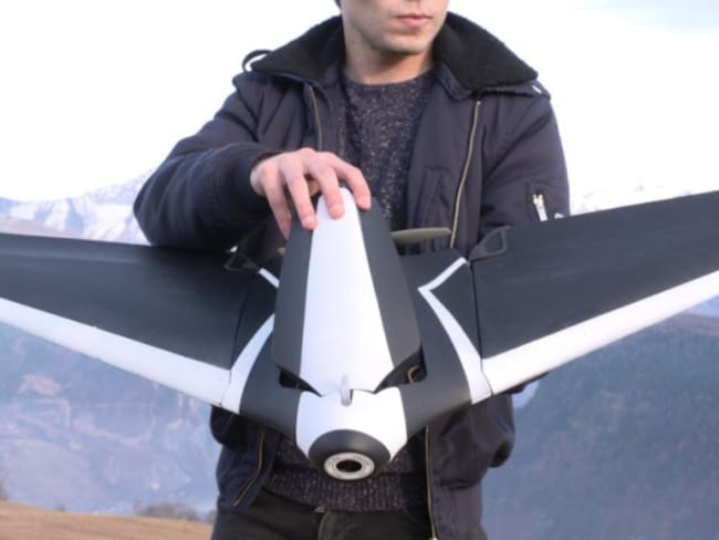 Adiós a los drones como los conocemos, Parrot presenta uno con alas