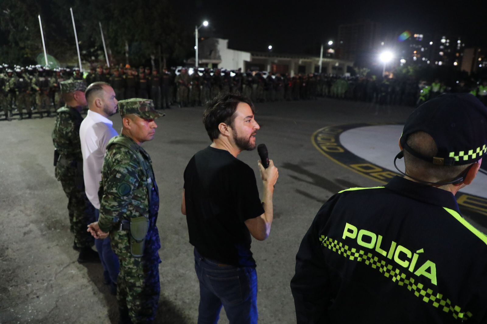 Alcalde Jaime Pumarejo con Ejército y Policía./ Foto: Alcaldía de Barranquilla